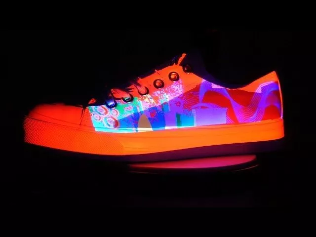 Photochromeleon: Creating Color-Changing Objects