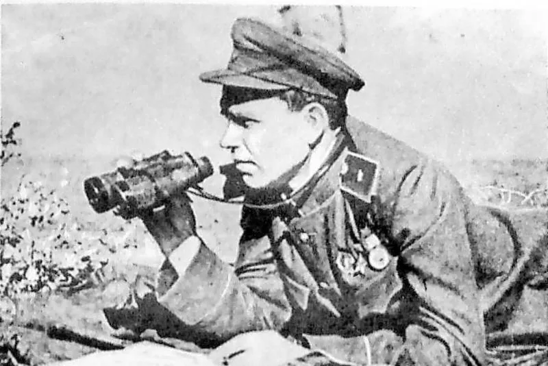 Командир Шахтерской 383-й стрелковой дивизии Герой Советского Союза Константин Иванович Провалов. За период кровопролитных боев летом 1942 года на Дону и Кубани возглавляемая им дивизия ни разу не отходила с занимаемых позиций без приказа, стояла на своих рубежах до конца. 