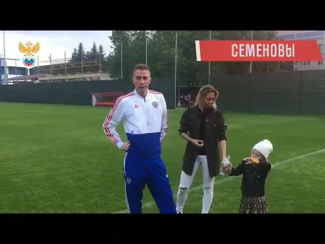 Накануне матча с Хорватией игроки сборной России показали своих детей на футбольном поле