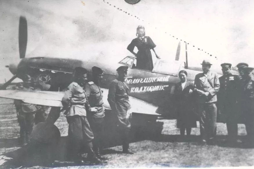 Жители Кубани и всей страны в годы Великой Отечественной войны собирали деньги на строительство военной техники для Красной армии, на снимке самолет «Белоглинский комсомолец» Жители Кубани и всей страны в годы Великой Отечественной войны собирали деньги на строительство военной техники для Красной армии, на снимке самолет «Белоглинский комсомолец»