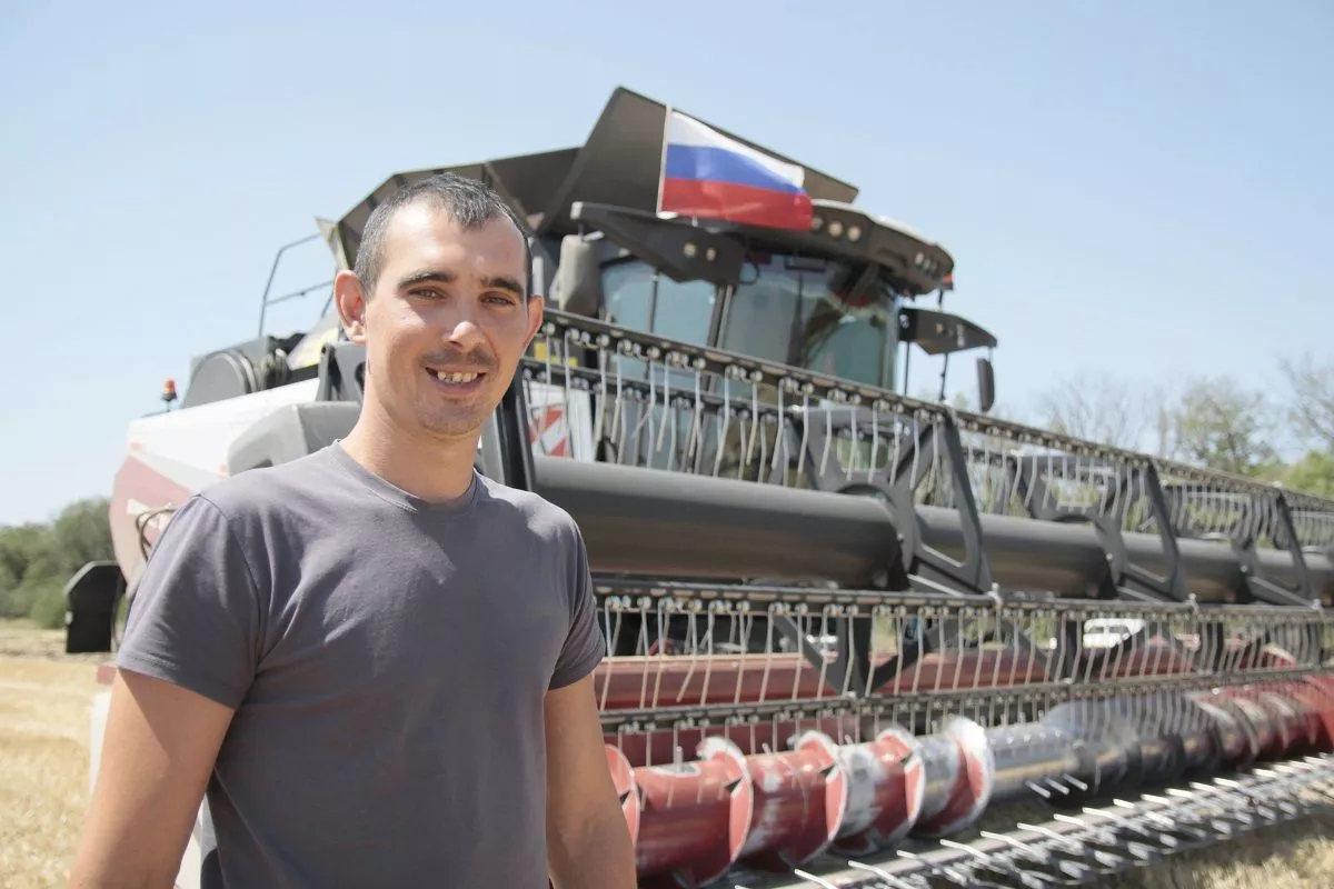 Один из передовиков жатвы – механизатор Николай Ласкин. Один из передовиков жатвы – механизатор Николай Ласкин.