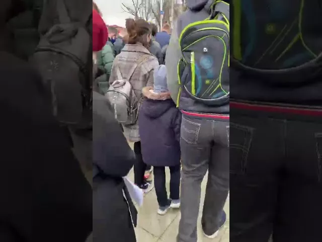 Несовершеннолетние дети на митинге