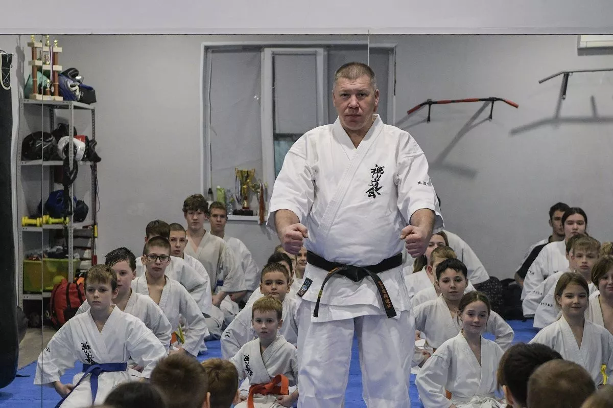 Константин Лысенко для ребят не просто тренер, а сенсей, образец для подражания.