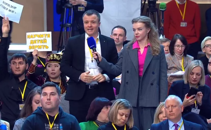 Руководитель телеканала «Краснодар» Максим Жмутский поднял вопрос об открытии аэропорта в краевом центре.