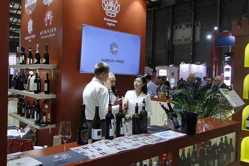 Администрация Краснодарского края стала инициатором изменения закона о виноградарстве и виноделии с целью защиты производителей вина. Администрация Краснодарского края стала инициатором изменения закона о виноградарстве и виноделии с целью защиты производителей вина.