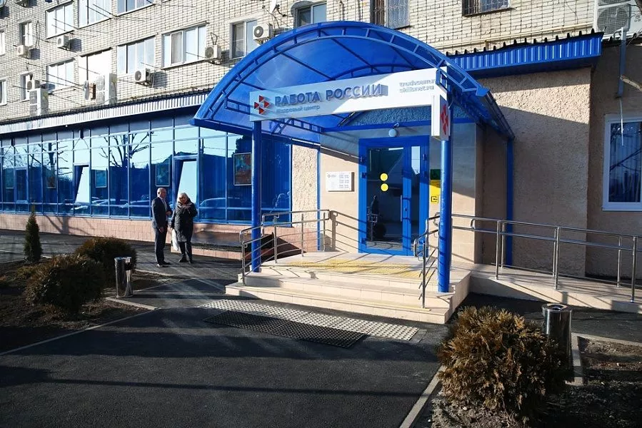 Анна Минькова и Игорь Галась посетили обновленный центр занятости.