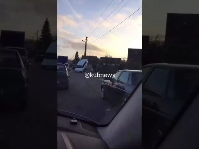 В Краснодарском крае пенсионерка на ВАЗ-2107 взлетела на столб