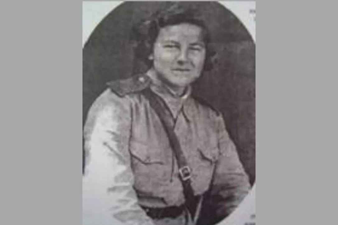 Жительница Кореновского района Валентина Чепурная, прибавив себе три года, в 1942 году ушла в партизанский отряд. После освобождения Кубани попросилась на фронт. Воевала снайпером на Таманском полуострове, где шли ожесточенные бои, была награждена медалью «За отвагу» за взятие ценного «языка». 