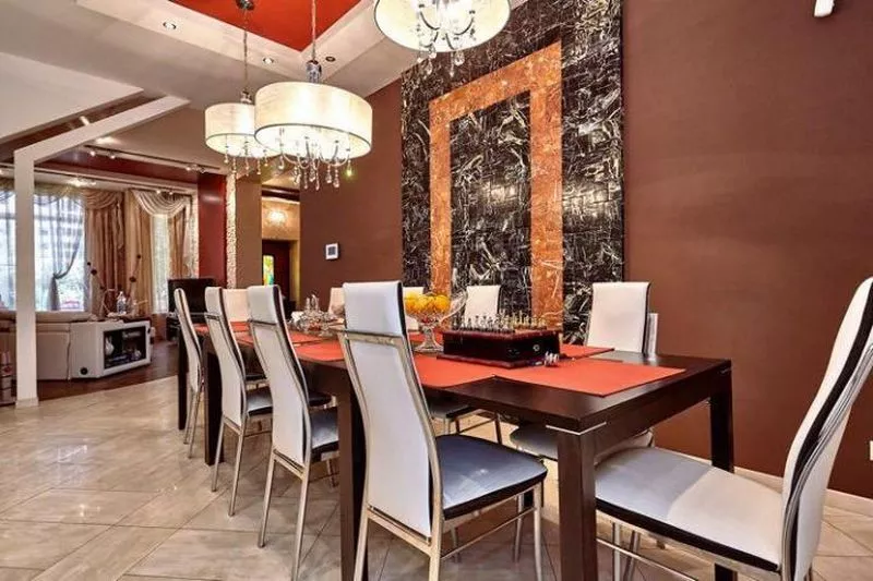 Трехэтажный кирпичный коттедж площадью 450 квадратных метров за 97 млн рублей. 