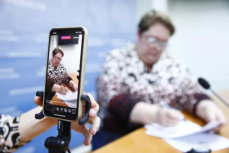 На вопросы журналистов министр отвечала во время прямого эфира в «Инстаграм».