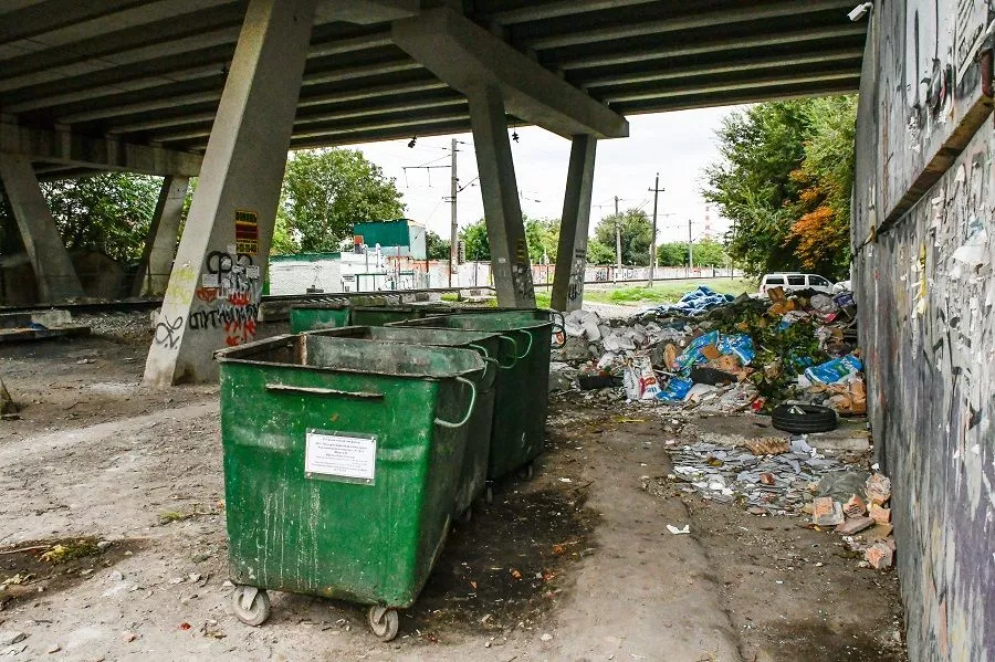 Свалка строительных отходов под первым Северным мостом в Краснодаре. Свалка строительных отходов под первым Северным мостом в Краснодаре.