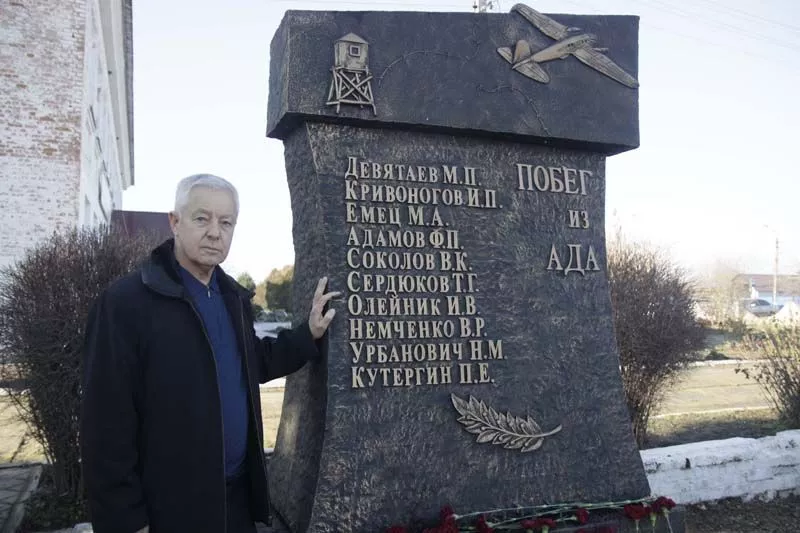 Основатель проекта «Аллея российской славы» Михаил Сердюков из Кропоткина установил памятный знак «Побег из ада» в станице Новоукраинской Кавказского района в честь своего дяди.