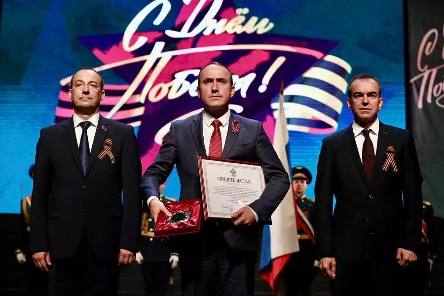 Церемония передачи свидетельства и памятного знака к почетному званию «Город воинской доблести»