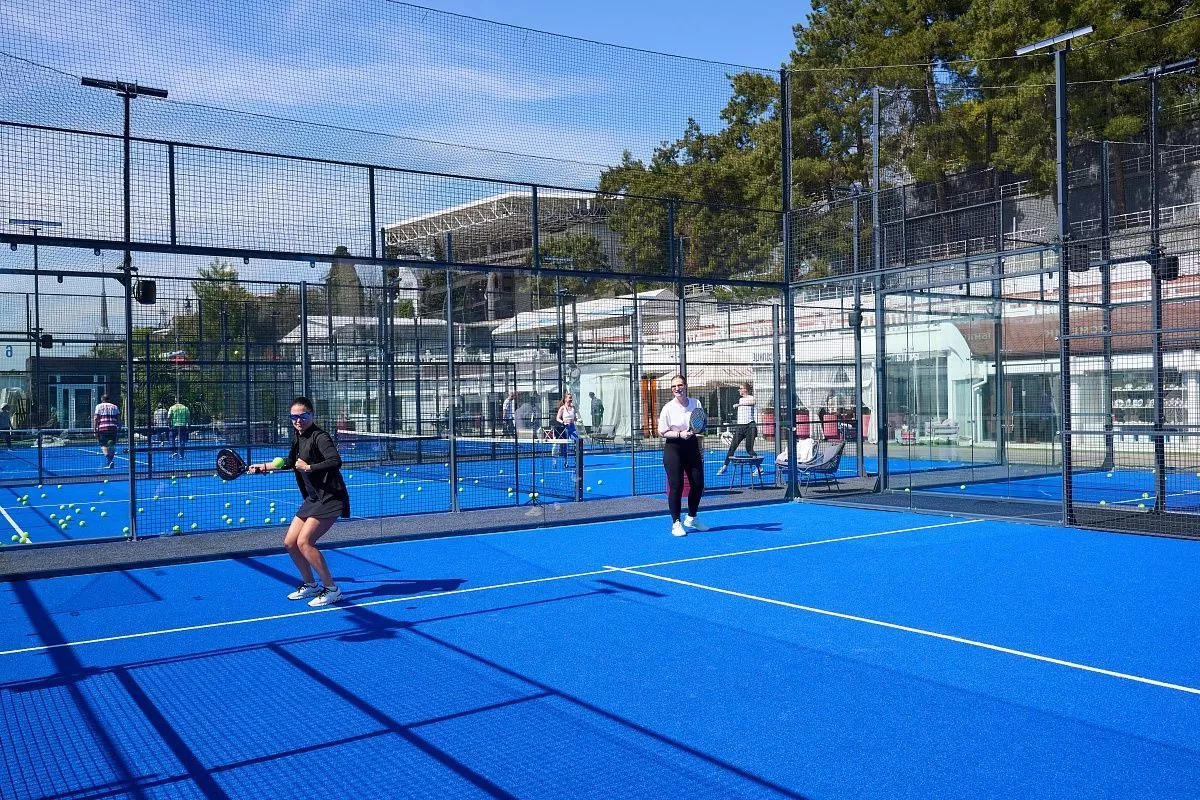  Открытие корта для игры в падел-теннис на пляже «Маяк» состоится в преддверии летнего сезона.