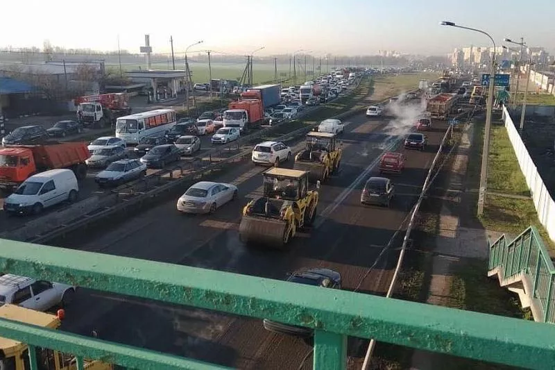 26 марта пробка растянулась на 7,9 км.