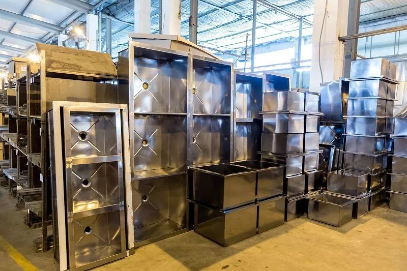 Сегодня на заводе трудятся около 50 человек, которые производят более 800 видов разнообразного оборудования для ресторанов, столовых, кафе и даже небольших пищевых производств.