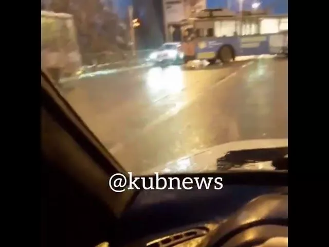 Авария с участием троллейбуса на Красных Партизан