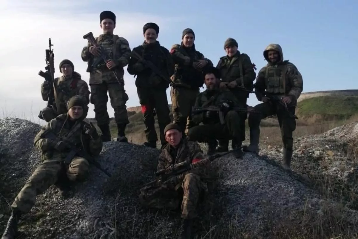 Александр Мартынец со своими однополчанами. Александр Мартынец со своими однополчанами.