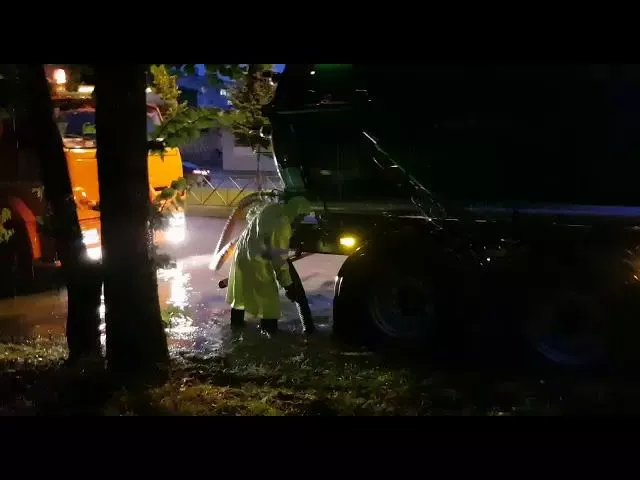 МЧС откачивает воду на ул. Московской в Краснодаре