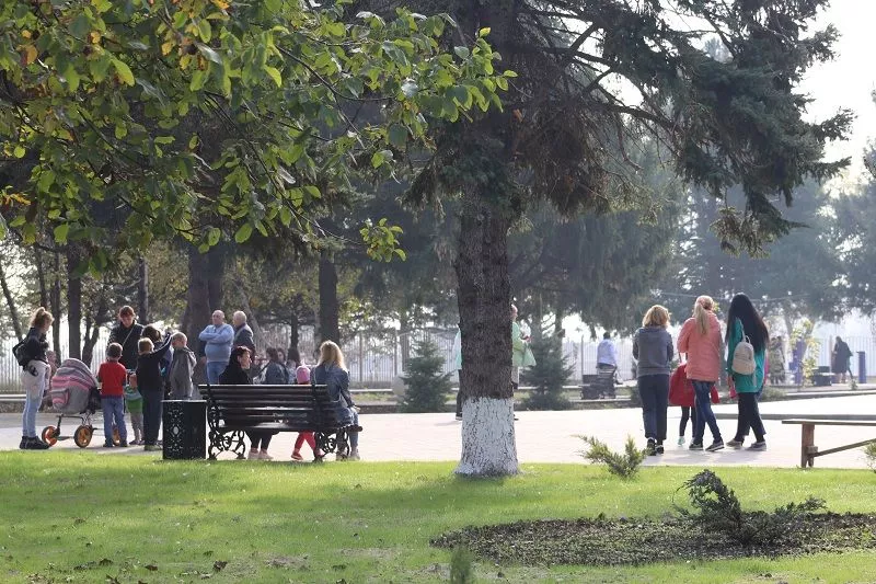 В станице Ловлинской открыли парк после реконструкции.