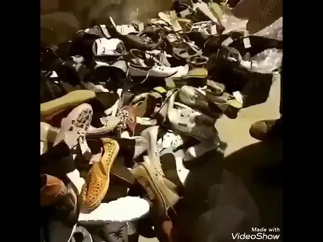 Стихийная свалка обуви под Северным мостом