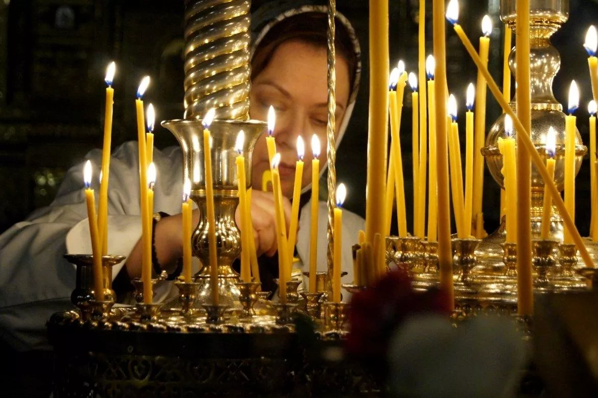 Во время поста нужно молиться. Сам по себе пост без усиленных молитв становится некой диетой, достоинство которой уже не так велико.