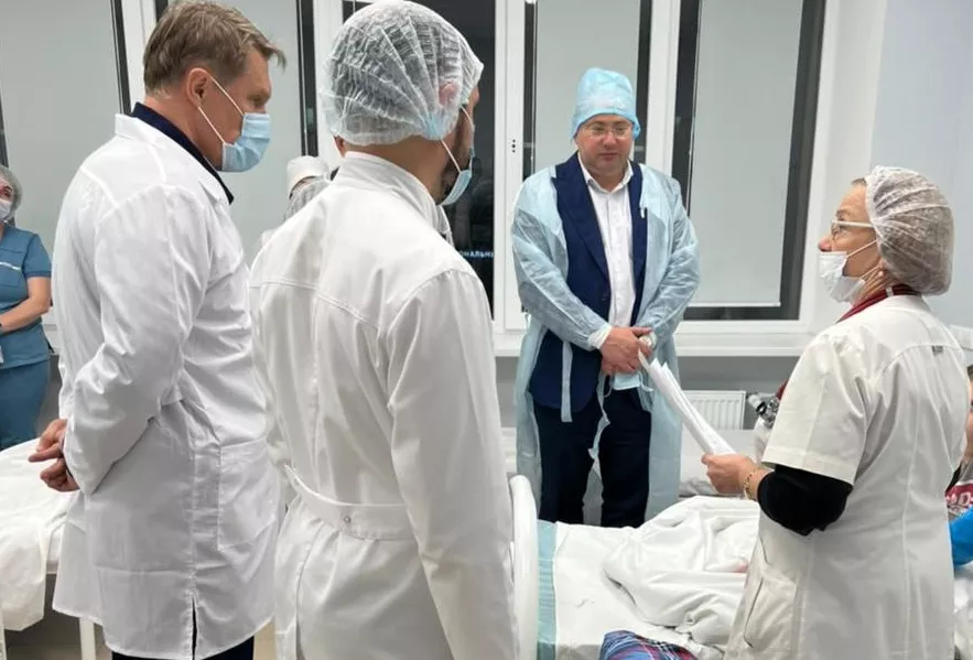 Михаил Мурашко посетил в ЦРБ Ейска пострадавших при пожаре.