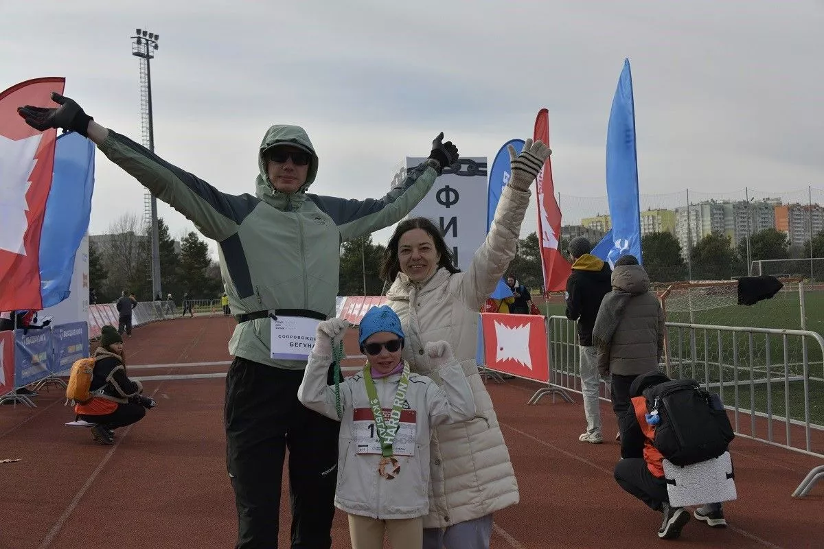 Алеся вместе с Ильей преодолели дистанцию в 1200 метров всего за шесть с половиной минут. Алеся вместе с Ильей преодолели дистанцию в 1200 метров всего за шесть с половиной минут.