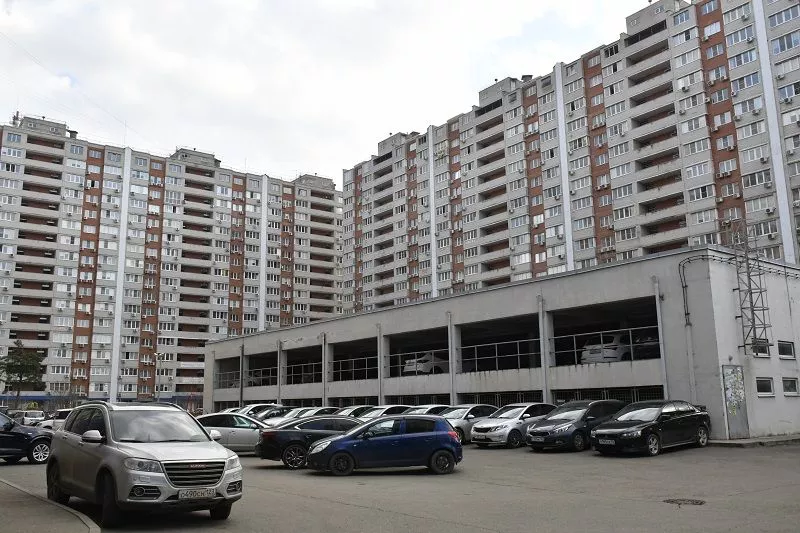 Дома на Промышленной, 33 и  Березанская, 89