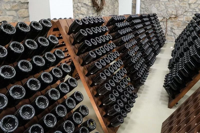 вино из Краснодарского края представлено уже в полутора десятках стран, в том числе в Германии, Швейцарии и Австралии. вино из Краснодарского края представлено уже в полутора десятках стран, в том числе в Германии, Швейцарии и Австралии.