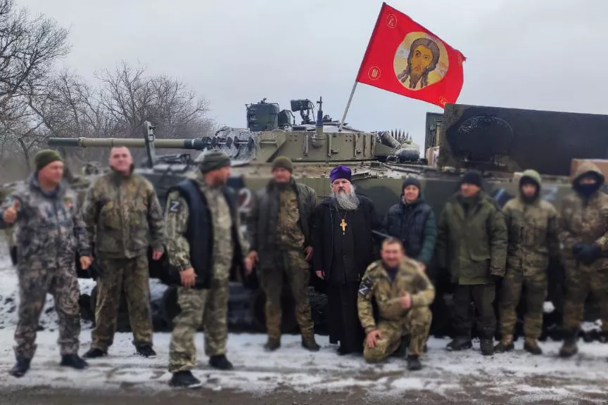 Священник Федор Ефименко лично отвозит гуманитарную помощь участникам СВО.   