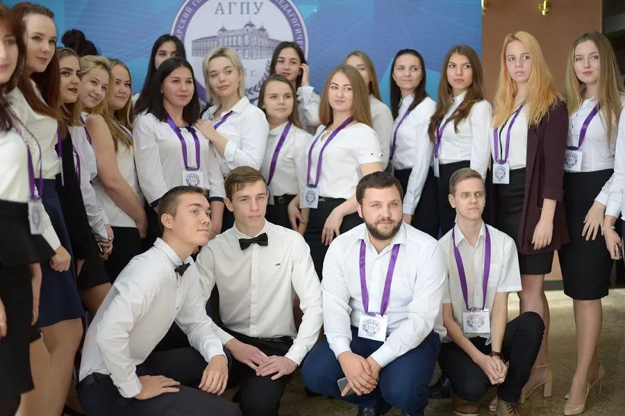 Для самих студентов день рождения родного вуза стал замечательным поводом для признания в любви и благодарности ректору и педагогам. 