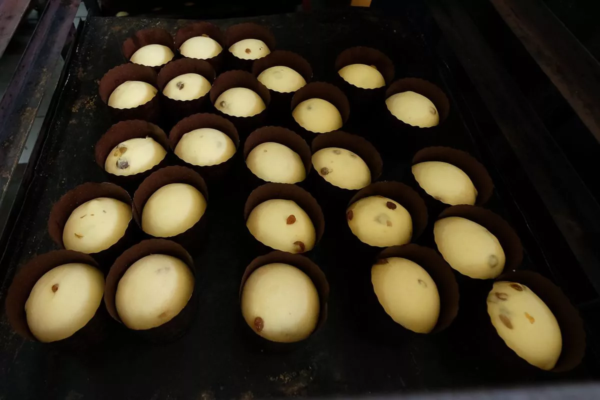 К Пасхе хлебзавод должен отправить на прилавки краснодарских магазинов 100 тысяч куличей.﻿ 