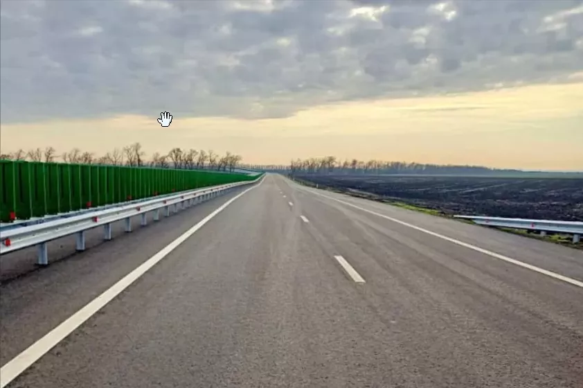 Дорожники уже ввели в эксплуатацию семикилометровый участок – современную скоростную четырехполосную трассу.