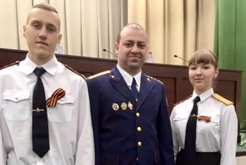 У кадетов форма с символикой СК РФ, а также специально оборудованный класс, где для них проводят открытые уроки различные специалисты и эксперты. У кадетов форма с символикой СК РФ, а также специально оборудованный класс, где для них проводят открытые уроки различные специалисты и эксперты.