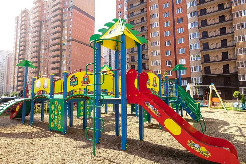 Вместе с просторными квартирами в предчистовой отделке, будущие жильцы получают и социальное благоустройство.