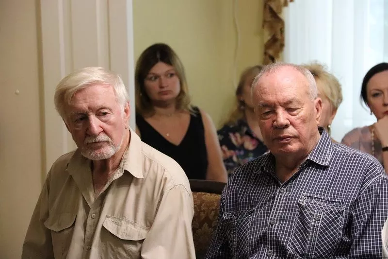 На встрече собрались авторы журнала, литературоведы, студенты, библиотекари и работники краевых музеев.