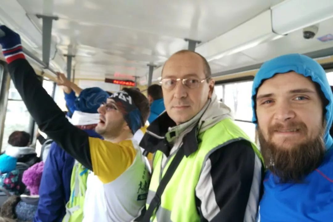 Лидеры прибыли на место назначения на 15 минут раньше трамвая.