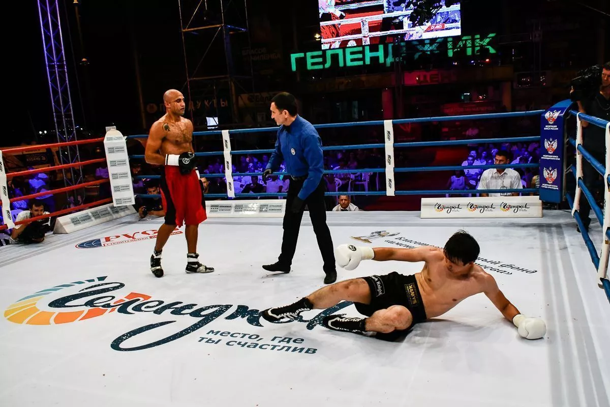 В Геленджике состоялся международный турнир по профессиональному боксу 