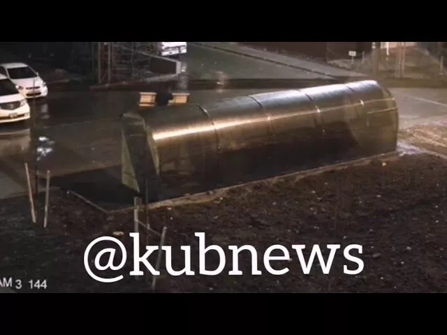 В Краснодаре из дворов в поселке Лорис украли новые лавочки