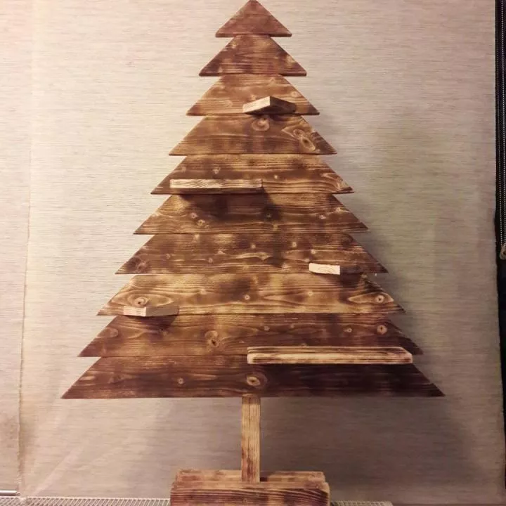 Елка из дерева 