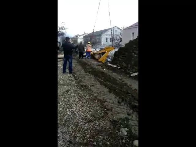Экскаватор перевернулся в Новороссийске