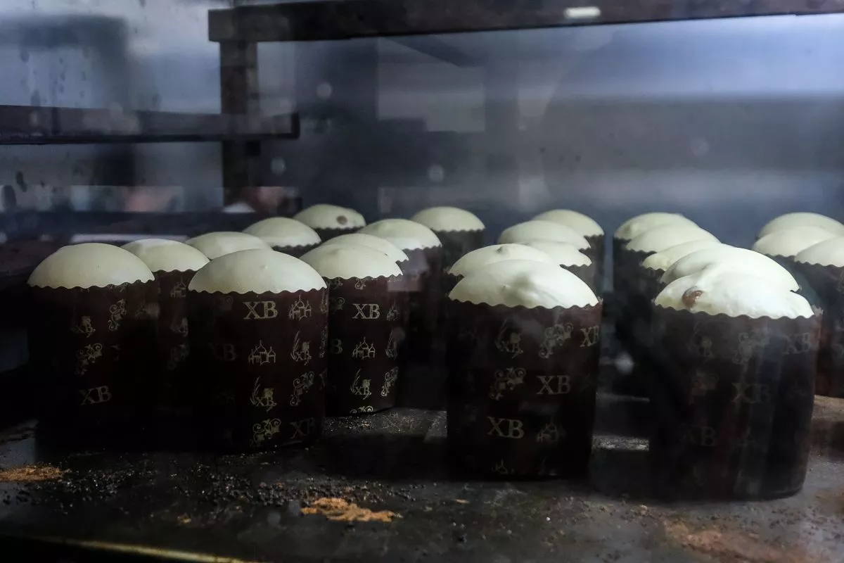 К Пасхе хлебзавод должен отправить на прилавки краснодарских магазинов 100 тысяч куличей.﻿ 