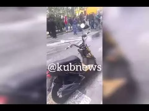 В центре Сочи лихач разбил спорткар за 12 млн рублей