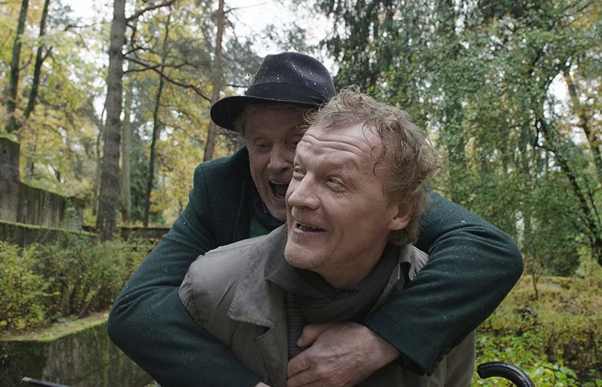 В фильме «Ван Гоги»