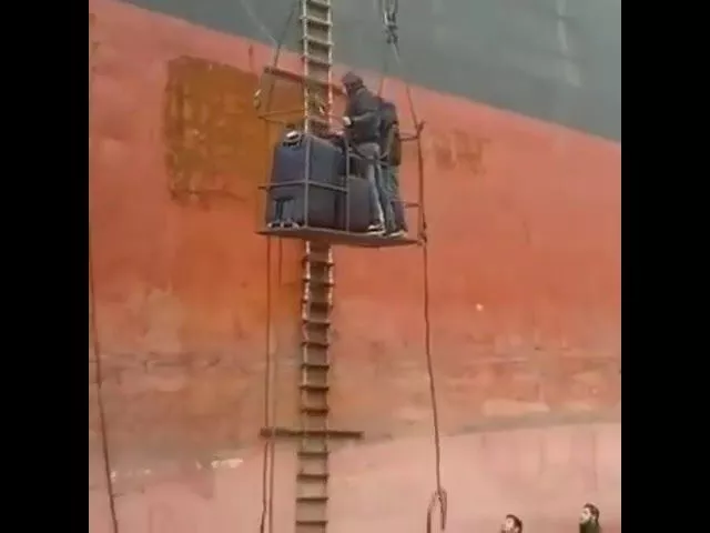 В Новороссийске на берег спустили экипаж корабля Рио