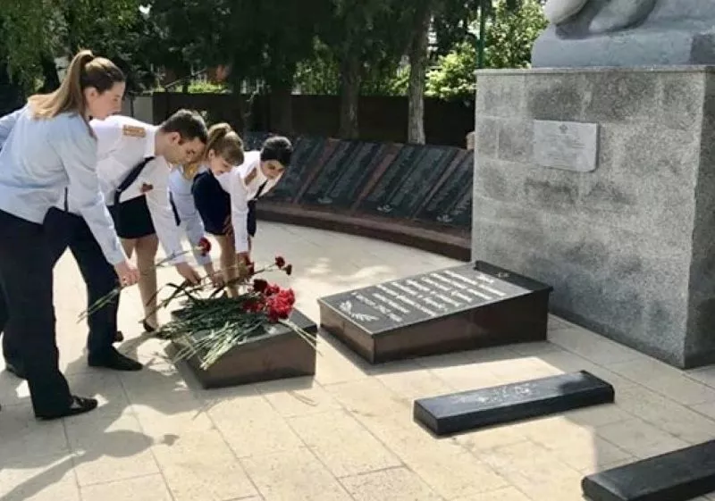 В преддверии празднования 74-й годовщины Дня Победы кадеты чествовали ветеранов войны. В преддверии празднования 74-й годовщины Дня Победы кадеты чествовали ветеранов войны.