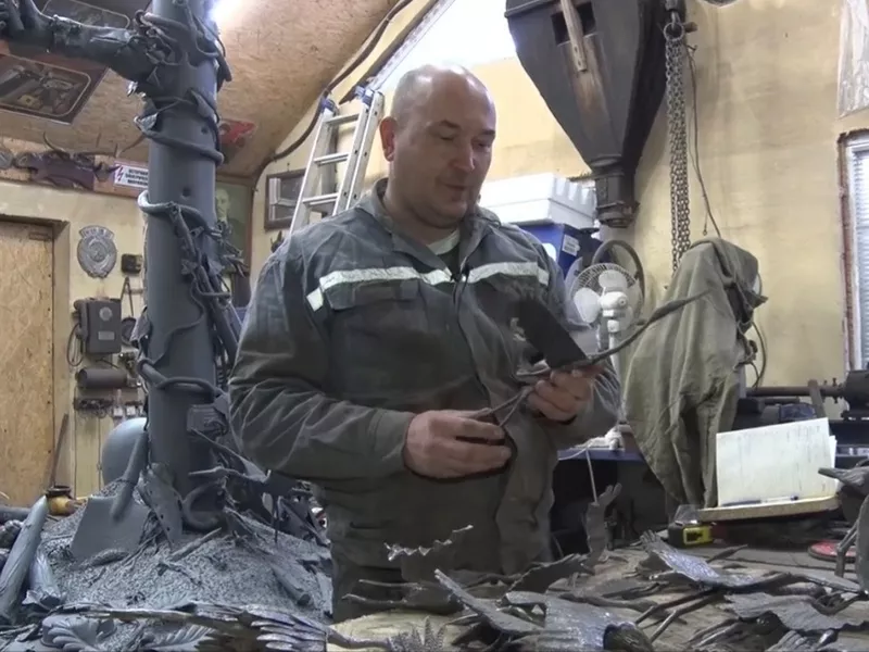 кузнец из села Цыпки Денис Мильченко кузнец из села Цыпки Денис Мильченко