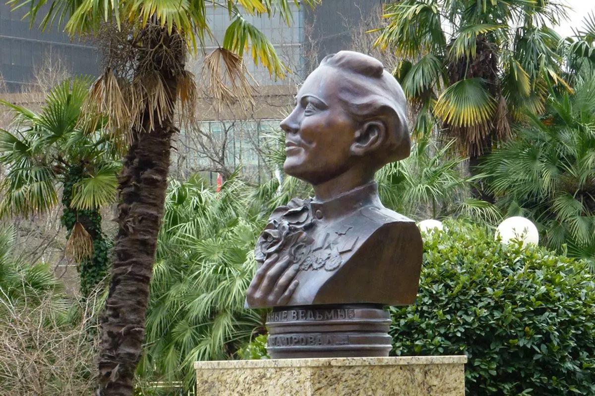 Памятник Евгении Жигуленко в Сочи