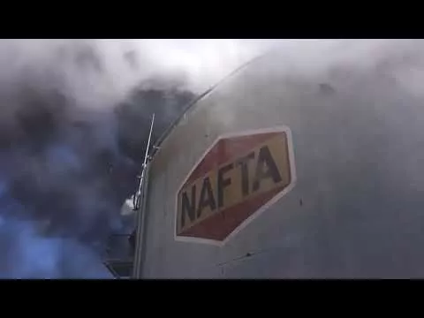 В Туапсе тушат неэксплуатируемый резервуар на нефтебазе